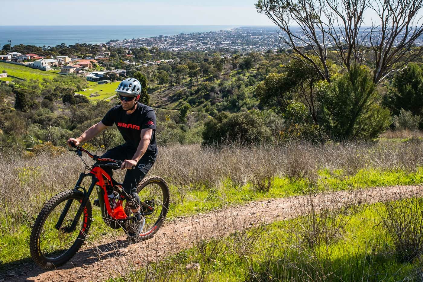 Trail bike vs E-Bike : The Test!